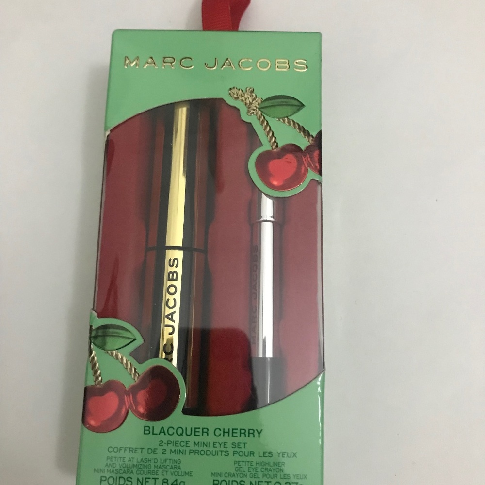 Marc Jacob Blacquer Cherry 2-piece Mini Eye Set